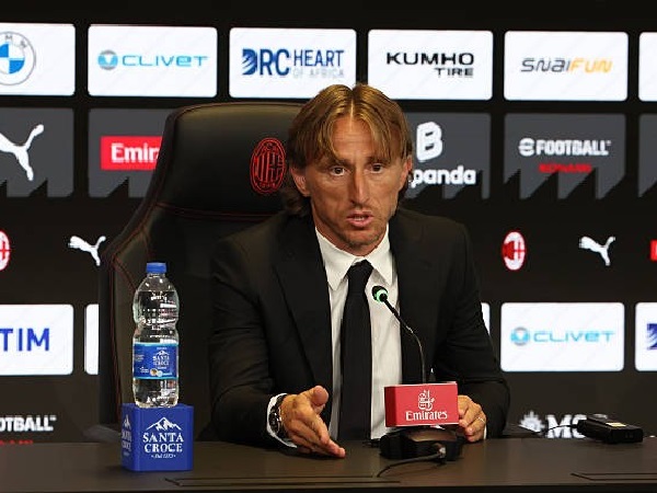 Bintang Baru Milik Napoli Antusias Hadapi Luka Modric dan Milan